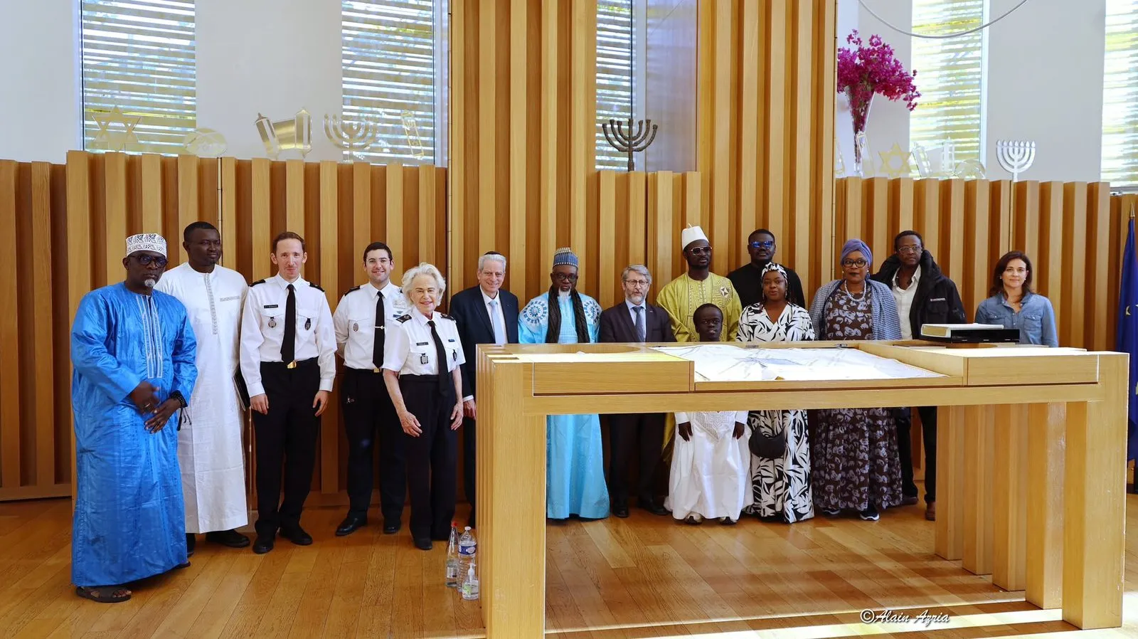 Group photo of the Senegalese delegation with rabbis and military chaplains in uniform, standing in the synagogue of the European Centre for Judaism.